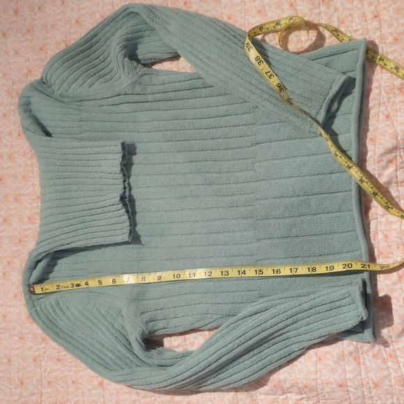 Turtleneck sweater - Picture 2 of 3